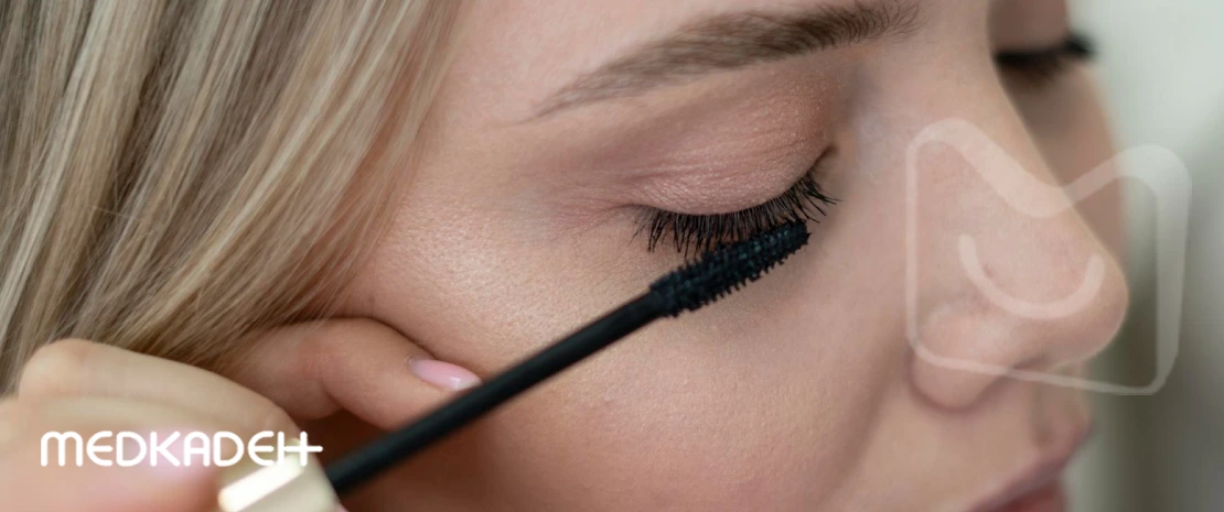 چرا هنگام ریمل زدن مژه ها به هم می چسبند؟