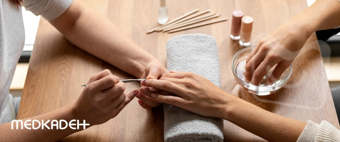 آغشته کردن ناخن با استون